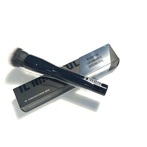 NEW: IL MAKIAGE Black Makeup Brush